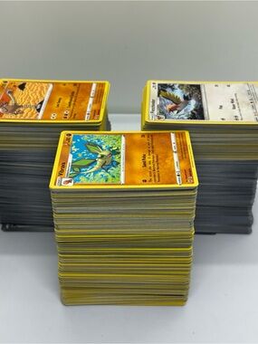 Pokémon 1,000 Pokemon TCG Trading Cards Collection Lot